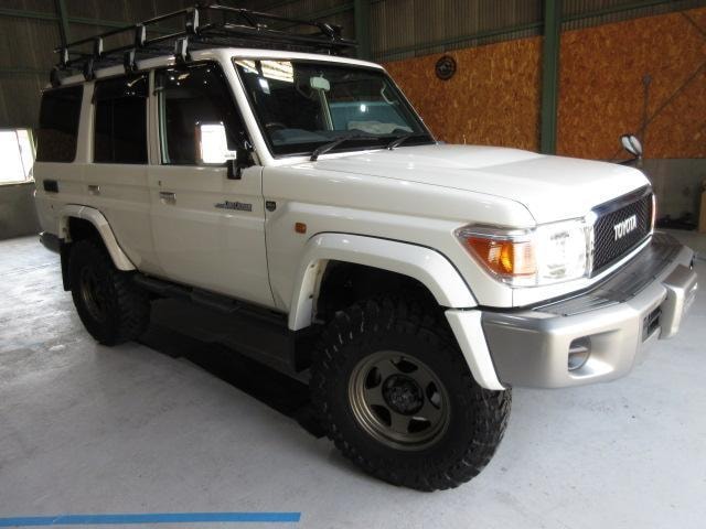 Toyota LAND CRUISER 70 2014 — фото автомобиля