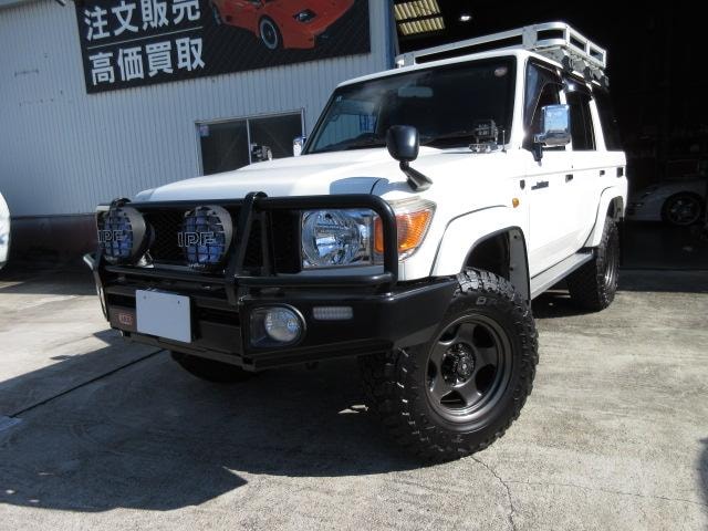 Toyota LAND CRUISER 70 2015 — фото автомобиля 1