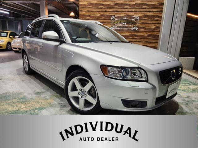 Volvo V50 2011 — фото автомобиля