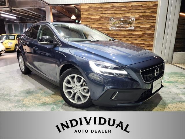 Volvo V40 2017 — фото автомобиля 1