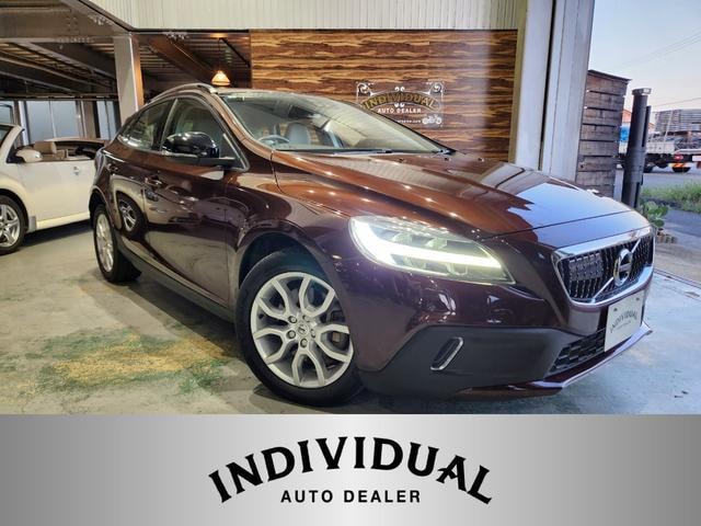 Volvo V40 2018 — фото автомобиля