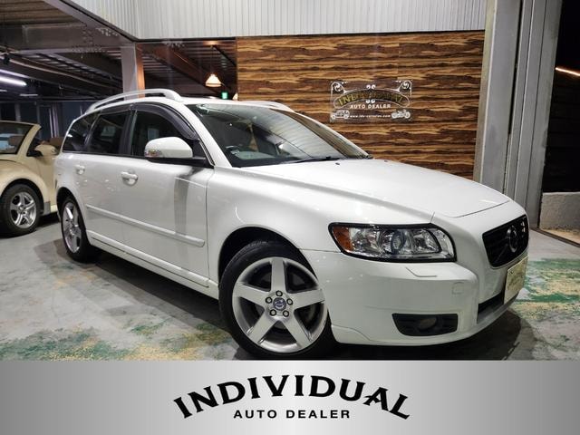 Volvo V50 2012 — фото автомобиля