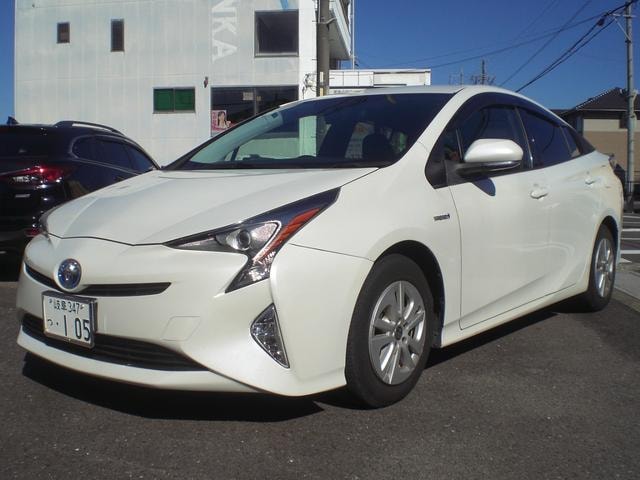 Toyota PRIUS 2016 — фото автомобиля 1