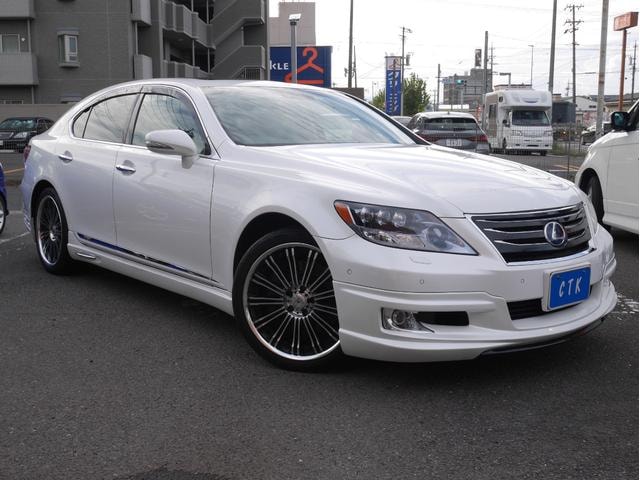 Lexus LS 2010 — фото автомобиля 1