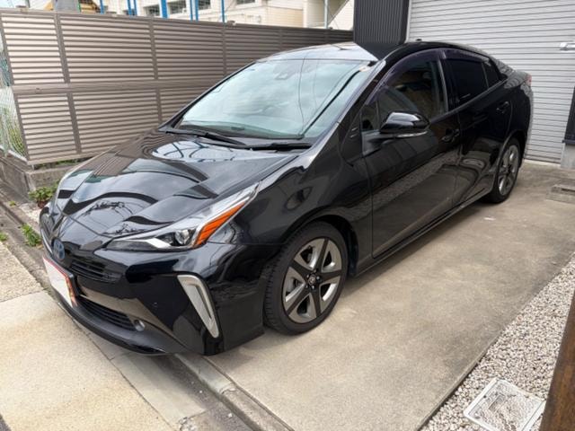Toyota PRIUS 2021 — фото автомобиля 1