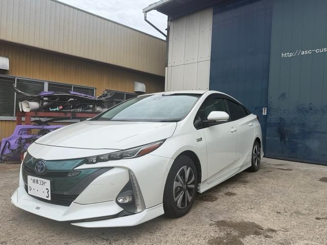 Toyota PRIUS PHV 2017 — фото автомобиля 1