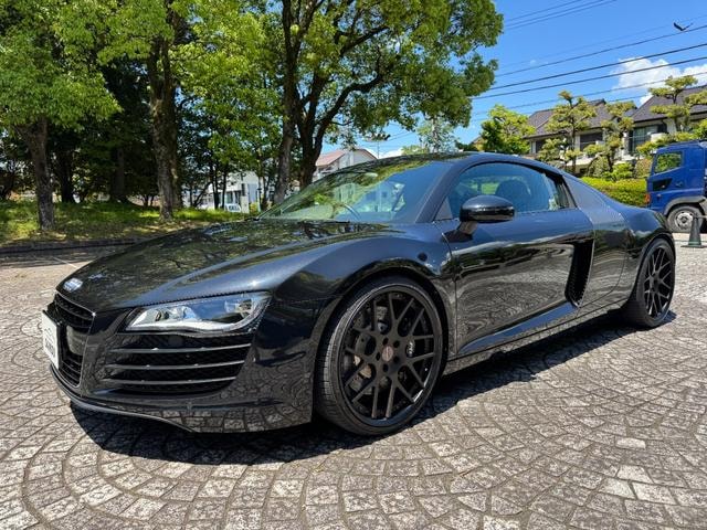 Audi R8 2012 — фото автомобиля