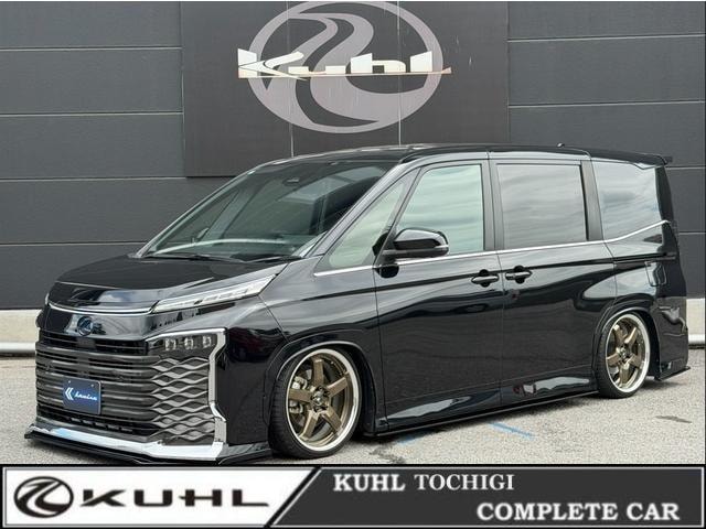 Toyota VOXY 2023 — фото автомобиля 1