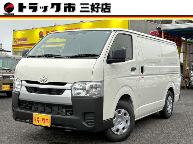 Toyota HIACE VAN 2026 — фото автомобиля 1