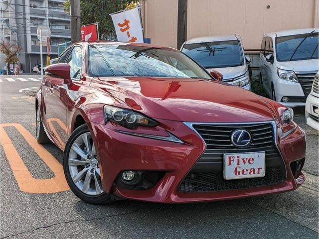 Lexus IS 2016 — фото автомобиля 1