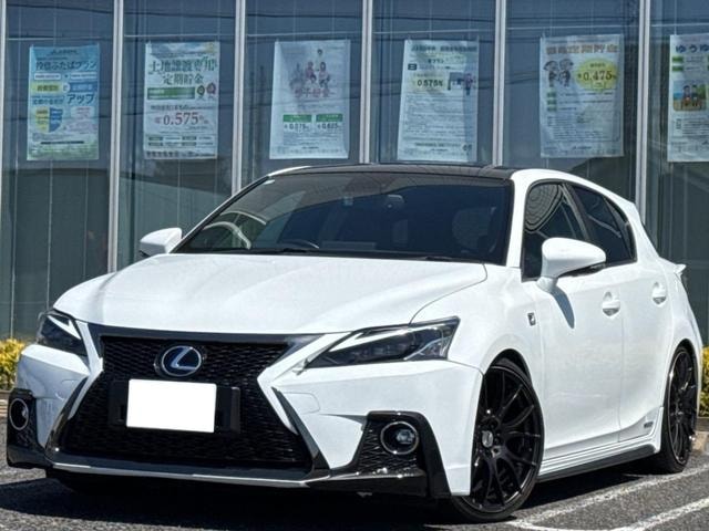Lexus CT 2014 — фото автомобиля 1
