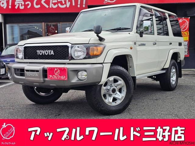 Toyota LAND CRUISER 70 2015 — фото автомобиля