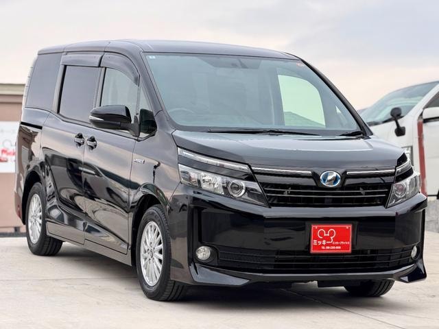 Toyota VOXY 2014 — фото автомобиля 1