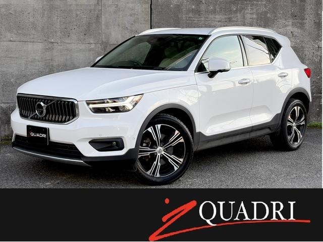 Volvo XC40 2021 — фото автомобиля 1