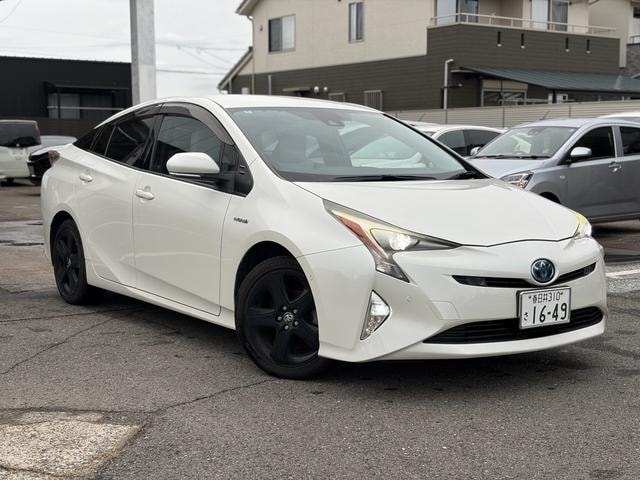 Toyota PRIUS 2016 — фото автомобиля 1