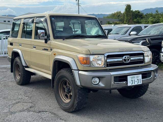 Toyota LAND CRUISER 70 2014 — фото автомобиля