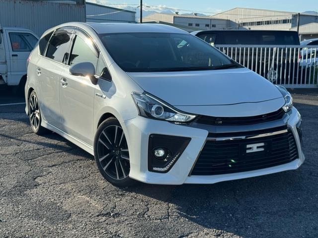 Toyota PRIUS ALPHA 2015 — фото автомобиля 1