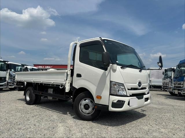 Hino DUTRO 2025 — фото автомобиля