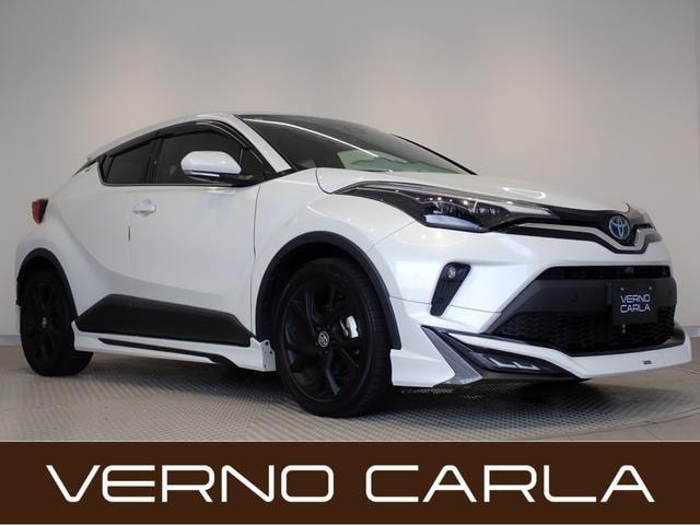 Toyota C-HR 2023 — фото автомобиля 1