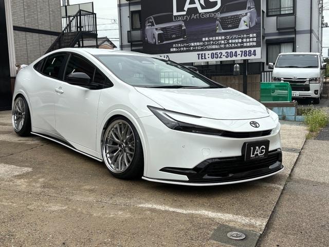 Toyota PRIUS 2023 — фото автомобиля 1