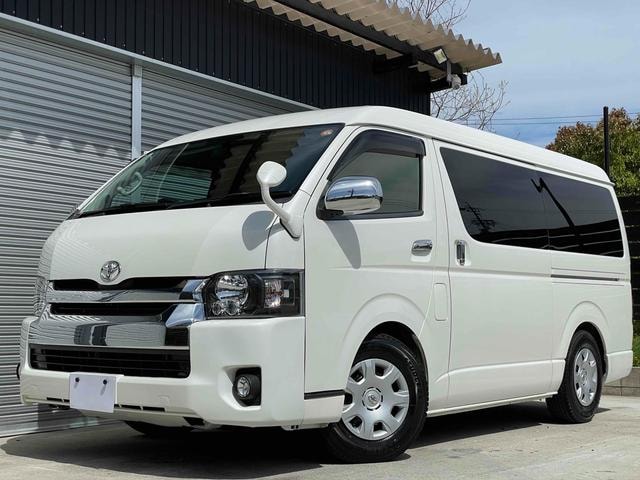 Toyota HIACE VAN 2010 — фото автомобиля 1