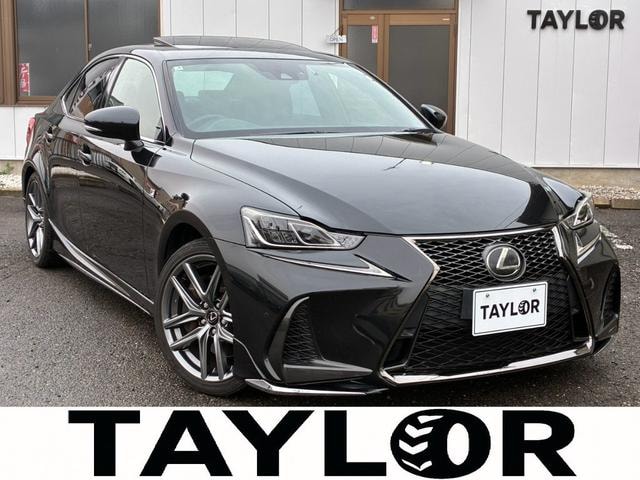 Lexus IS 2017 — фото автомобиля 1