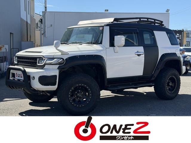 Toyota FJ CRUISER 2011 — фото автомобиля