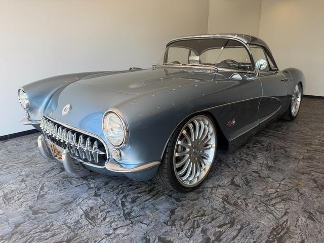 Chevrolet CORVETTE 1957 — фото автомобиля