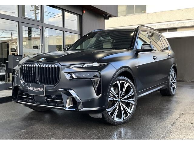Bmw X7 2023 — фото автомобиля