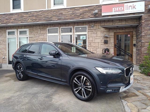 Volvo V90 2018 — фото автомобиля 1