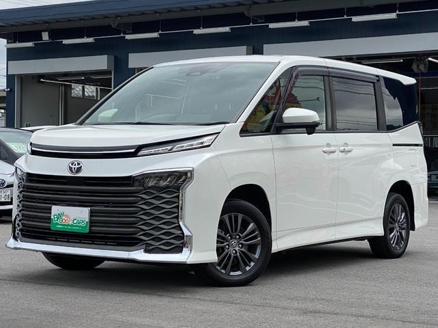 Toyota VOXY 2022 — фото автомобиля 1