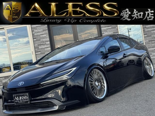 Toyota PRIUS 2023 — фото автомобиля 1