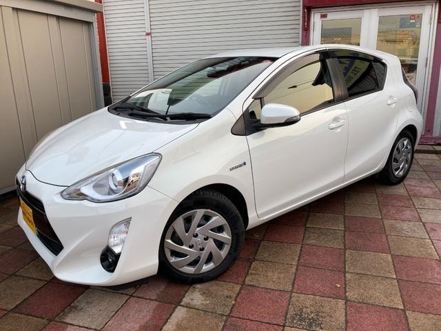 Toyota AQUA 2015 — фото автомобиля 1