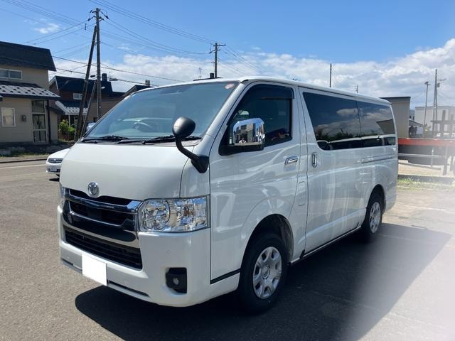 Toyota HIACE VAN 2025 — фото автомобиля