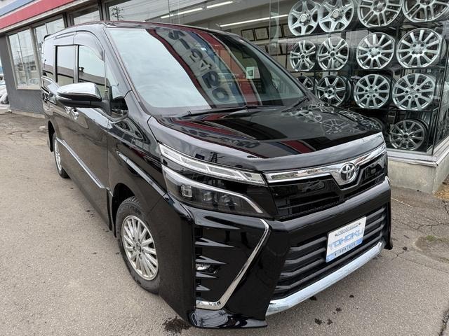 Toyota VOXY 2018 — фото автомобиля 1