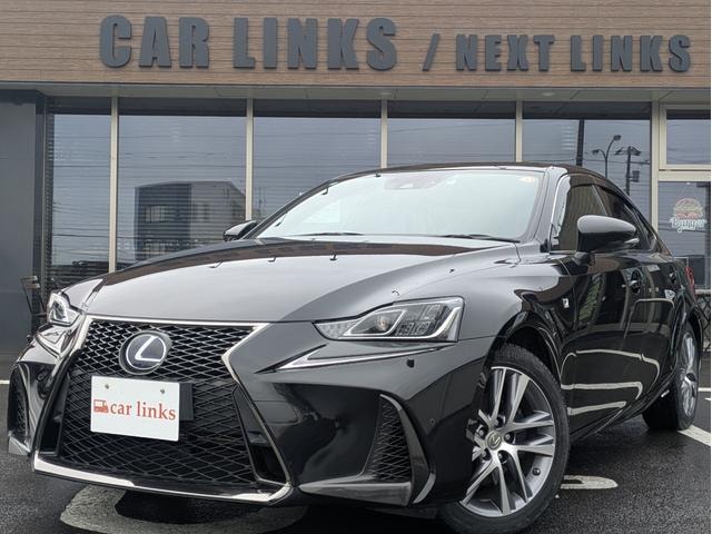 Lexus IS 2016 — фото автомобиля 1