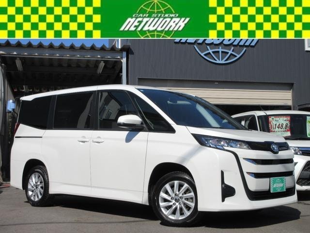 Toyota NOAH 2023 — фото автомобиля 1