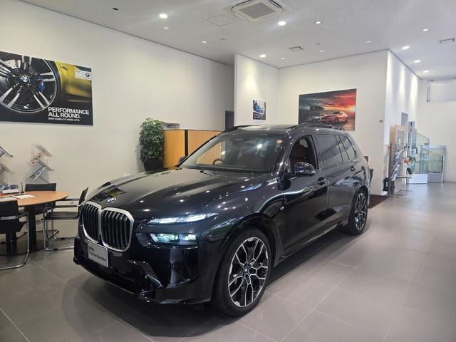Bmw X7 2024 — фото автомобиля 1