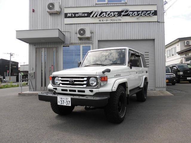 Toyota LAND CRUISER 70 1994 — фото автомобиля 1