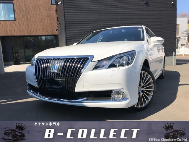 Toyota CROWN MAJESTA 2016 — фото автомобиля 1