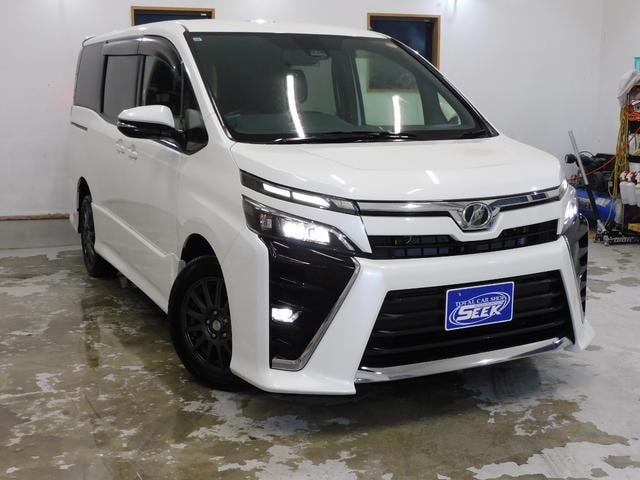 Toyota VOXY 2017 — фото автомобиля 1