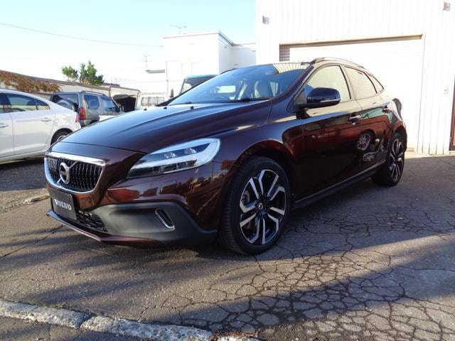 Volvo V40 2017 — фото автомобиля 1