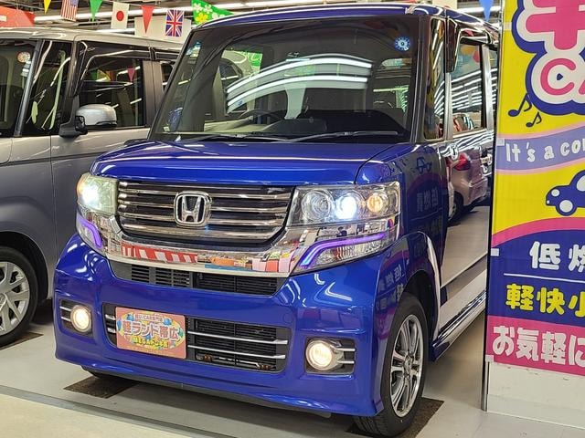 Honda N-BOX CUSTOM 2015 — фото автомобиля 1