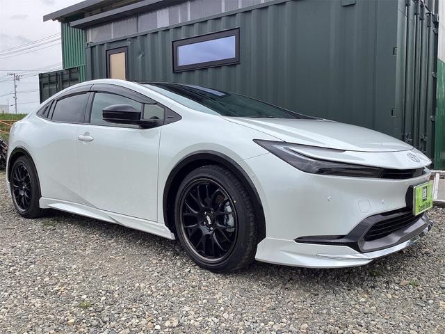 Toyota PRIUS 2025 — фото автомобиля 1