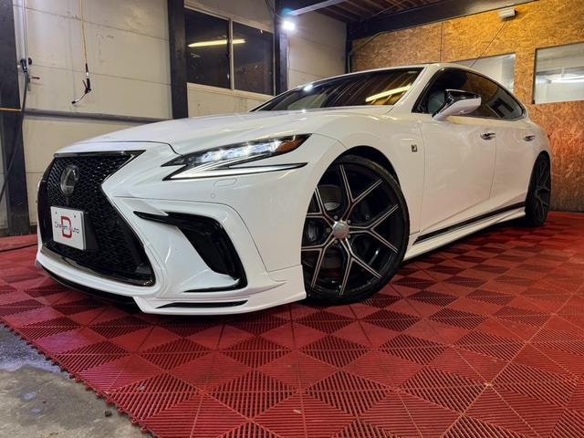 Lexus LS 2018 — фото автомобиля 1