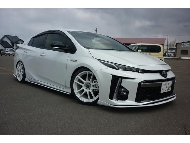 Toyota PRIUS PHV 2020 — фото автомобиля 1