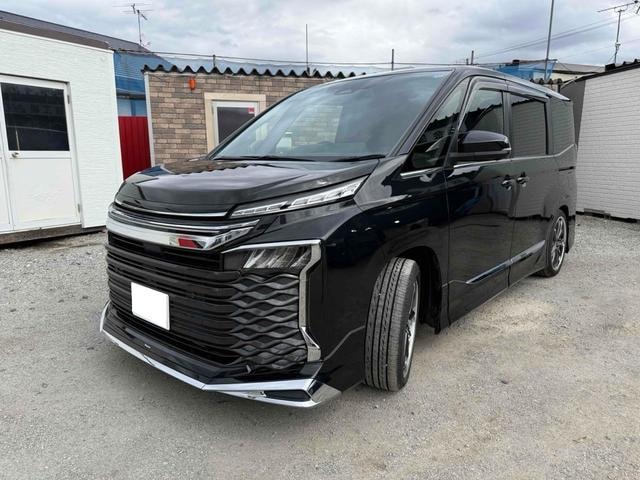 Toyota VOXY 2023 — фото автомобиля 1