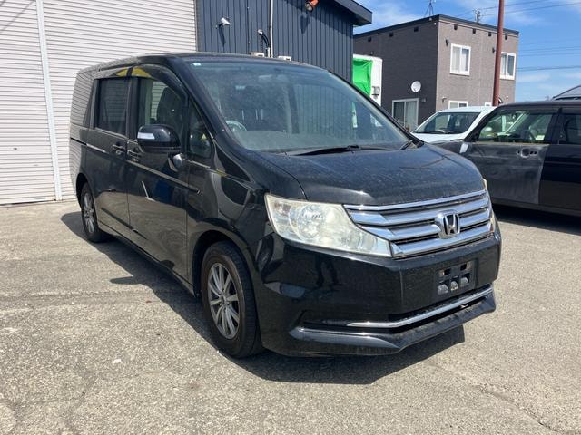 Honda STEPWAGON 2013 — фото автомобиля