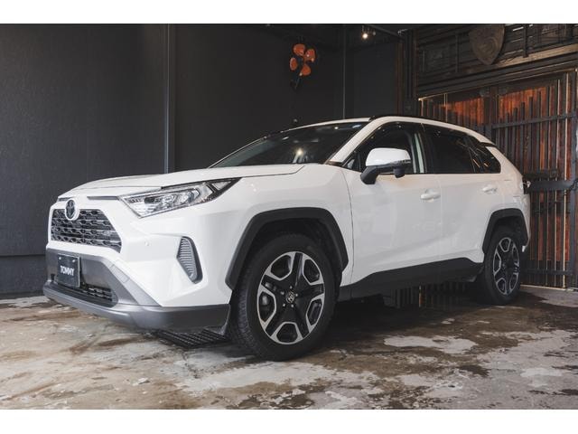 Toyota RAV4 2022 — фото автомобиля 1