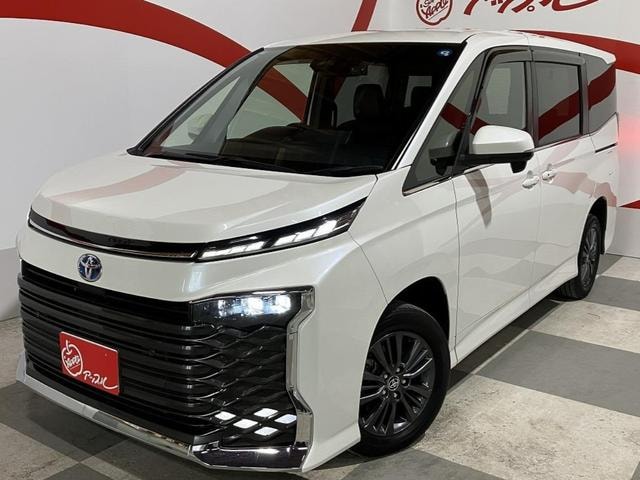 Toyota VOXY 2023 — фото автомобиля 1